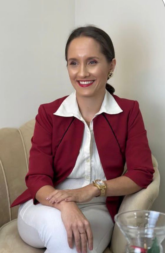 Amanda Zalla durante uma conversa